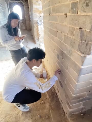 若いカップルが司馬台長城の壁に名前やハートマークを刻む、警察が捜査―中国メディア