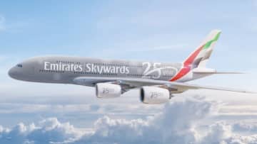 エミレーツ、「25 years」ロゴ入り特別塗装機を運航！マイルプログラム「スカイワーズ」周年記念