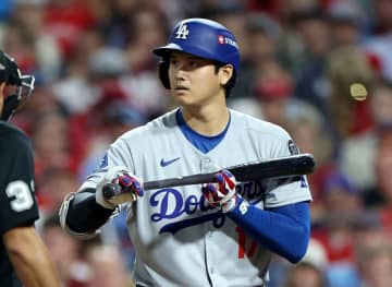 「佐々木朗希のために…」大谷翔平が告白した“時間稼ぎ”の舞台裏　献身的な好アシストに米感嘆「究極のチームプレーだ」