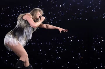 テイラー・スウィフトの驚異の「ビジネス帝国」、アルバム販売にとどまらないエコシステム構築