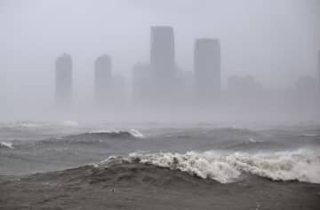 台風21号、中国海南省で強風と大雨　19万人以上が避難