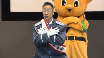 “筋肉体操”で特殊詐欺防止訴え　谷本道哉さん一日署長