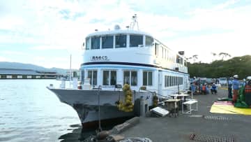 遊覧船が岸壁に衝突 乗客14人と乗組員1人がけが　静岡・沼津港