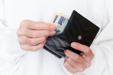 食事後に「お金持ってない」と友人2人から言われ呆然… 全額支払った男性の決断