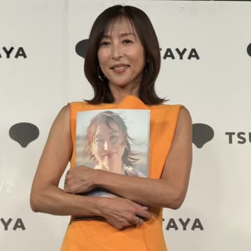 かとうれいこ27年ぶりの写真集発売でますます高まる“アラ還美女”需要