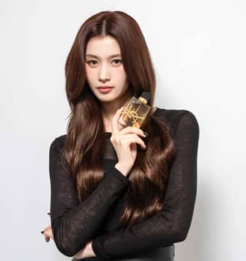 YSL BEAUTY×SANAが魅せる“自由”の香り「リブレ オーデパルファム」