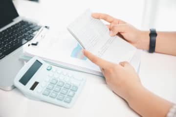 仕事に必要な資格を取ると、国や会社からお金がもらえるかもしれないって本当ですか？