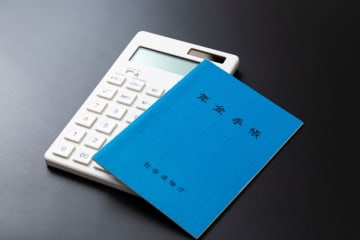 繰下げ受給をしている知人はいるのですが、「繰上げ」している人はいません。繰上げ受給している人ってあまりいないのでしょうか……？