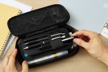 コクヨ、新開発“波なみホルダー”搭載のペンケース「ウェブレ」
