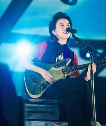 リア・ドウが香港でツアー最終日、母フェイ・ウォンの28年前の人気曲を披露