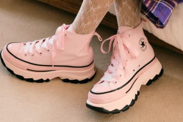 コンバース「ギャルパンク」スニーカー、黒ピンクの厚底「オールスター」やバックルベルトのハイカット