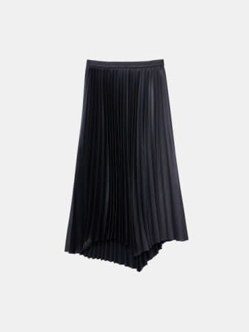 PLSTの黒スカート今すぐ買わないと損するレベル！大人コーデにマジでいい仕事するんだわ～♡