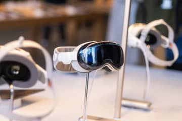 Vision Pro、新ストラップ搭載モデルが開発中か。首と頭の負担を軽減？