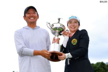 フェード、長尺パター、そしてノールックパッティング　日本一になった堀琴音が感謝する森守洋コーチの“再生術”