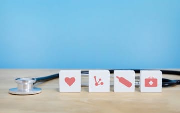 「月13万円」の年金生活をしていますが、医療費が年間30万円かかります。医療費控除でいくら返ってくるでしょうか？
