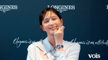 【動画】本田翼、ブルーサファイア48粒使用の腕時計にうっとり「輝きが止まらない！」