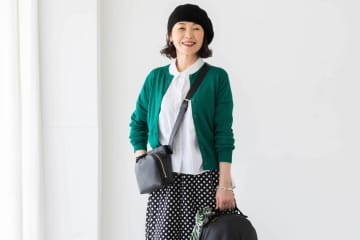 【斜めがけバッグ30選】50代の旅に必須の【斜めがけ＆リュック、キャリー、トート、ボストン】スタイリストが太鼓判を押す機能性とおしゃれ