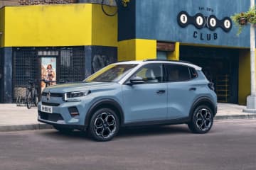 ハイルーフ化＆極上シートで、より快適キャビンへ。新型シトロエンC3ハイブリッドが国内導入【価格は339万円〜】