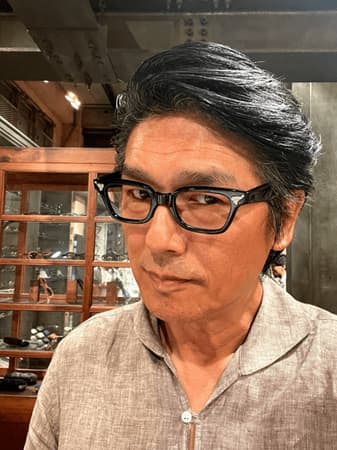 高橋克典、イケオジすぎるメガネ姿にファン「目の保養」