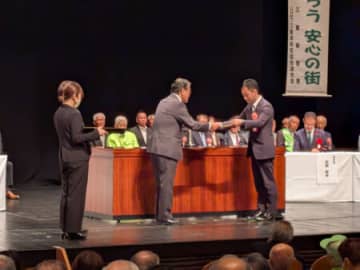 キング観光、暴力追放活動で感謝状を受賞　三重県民大会で功績を称えられる