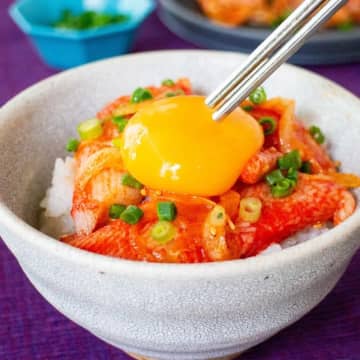 【うちではカニカマはこう食べる！】「ご飯が進む〜」「ピリ辛味がたまらん！」韓国風カニカマのレシピ