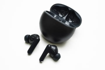 ファーウェイ、性能強化しつつ前機種より低価格化した完全ワイヤレスイヤホン「FreeBuds 7i」