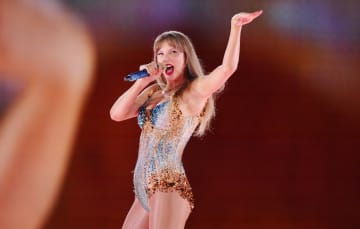 テイラー・スウィフト、2年ぶりに映画館を席巻　映画・音楽チャート独占の快挙