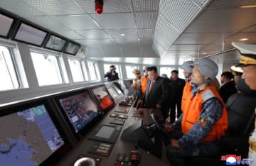 金正恩氏が新型駆逐艦を視察　党創立80周年を前に軍事力誇示