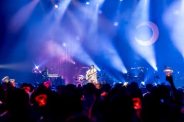 ＜ライブレポート＞『ユイカ』が放つ愛の矢や光が意味するもの　初の全国Zeppツアー【Tsukimisou】東京公演