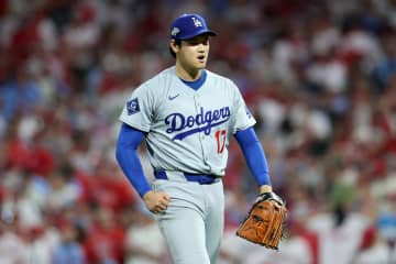 大谷翔平 二刀流初戦は投手としてPS初勝利も打者では4三振 ロバーツ監督「第2戦はもっと良くなる」と期待