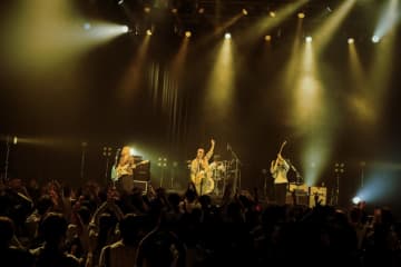 【ライブレポート】yonige × ストレイテナー、＜yonige〜Homing tour〜＞Zepp DiverCity公演に変化を恐れない両者の饗宴