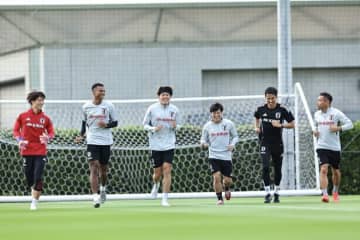 パラグアイ＆ブラジルと戦う日本代表が始動！６日の屋外練習は５人のみ、屋内組には１年ぶり復帰のDFや初招集MFの姿が
