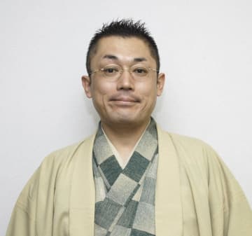 紙切り芸で知られる芸人・林家二楽さん　尿管がんのため58歳で死去　最後の寄席出演は8月11日
