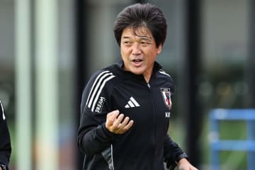 「音がA代表」「ヘンリー、いいよ、音が」代表練習初日、独特の言い回しでトラップを褒めた“元日本代表10番”【森保ジャパン】