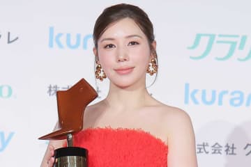 仲里依紗、美脚大賞に選ばれ驚き「まさか自分が」　好きな脚は菜々緒「本当に異次元」