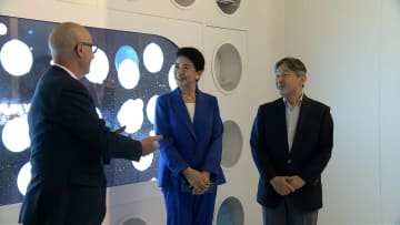 天皇皇后両陛下が2回目の大阪・関西万博ご視察…来場者から大きな歓声　国連パビリオンで説明者と英語でやりとりも
