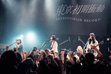 【ライブレポート】東京初期衝動、ガールズパンクバンドの最前線を魅せたワンマン公演。東阪名ツアー開催発表も