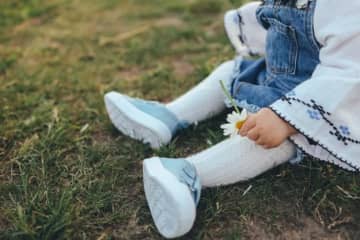 “お買い物上手”な1歳女の子→自分で選んだ派手ズボン×トップスの組み合わせに「最高のコーデ」「かわいすぎ」