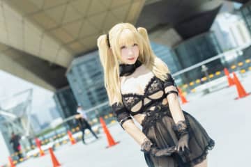伊織もえ、コミケ50周年で魅せたシースルー衣装に注目集まる「Grok」キャラ・Aniに扮して登場