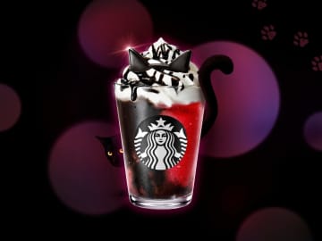 スタバ新作 “猫耳”が超キュートなアサイーのフラペチーノが登場！ハロウィン盛り上げる“いたずらな黒猫”をモチーフにした限定アイテムも