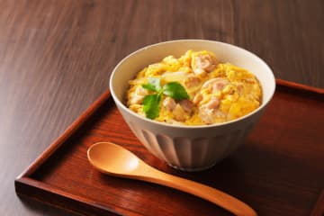 ロバート馬場『ぷるふわ親子丼』の作り方を公開！”とろふわ絶品”に仕上げるコツも伝授…保存必須の『神レシピ』に主婦からも絶賛の声「しっかり甘みを活かせた親子丼」「リッチ感出ますね」