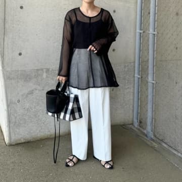 黒と白の服の組み合わせを攻略！ シンプルなのにあか抜ける大人コーデ術