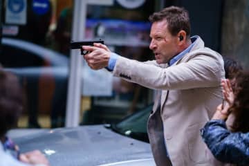 「レンガ職人」は最強の職業？秋の夜長に観たいアクション映画『ブリックレイヤー』の“ちょうど良い”魅力