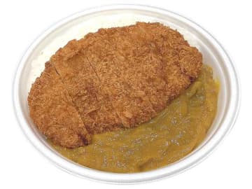 じっくり煮込んだカレーソースに大判ロースカツをどーんとのせて973kcal! セブン‐イレブンが「大判ロースカツカレー」を発売
