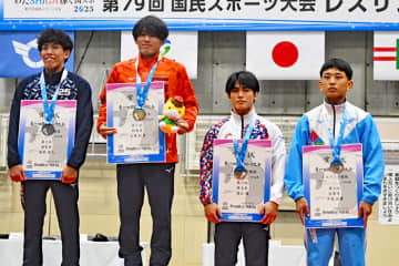 ＜レスリング＞【写真集】2025年国民スポーツ大会／表彰式（成年男子グレコローマン）