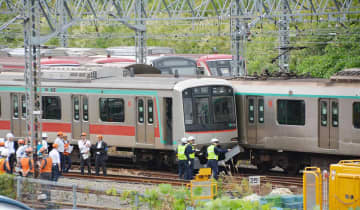 東急田園都市線の列車同士が衝突、脱線　けが人なしも終日混乱続く　国交省が鉄道事故と認定