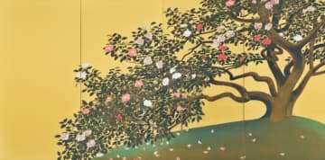 現地の写真を作品とともに展示する特別展「日本画聖地巡礼2025―速水御舟、東山魁夷から山口晃まで―」が11月30日まで、広尾『山種美術館』で開催中