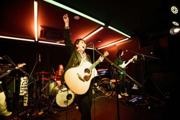Little Black Dress、メジャー1stアルバム記念ライブを東京で開催　代表曲や「君は1000％」カバーも披露