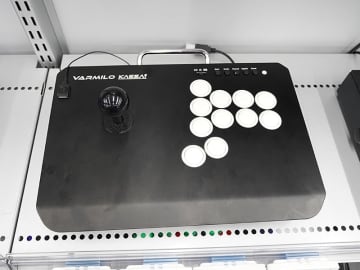 VARMILO製ラピッドトリガー対応アケコン「KASSAI」がソフマップで展示スタート