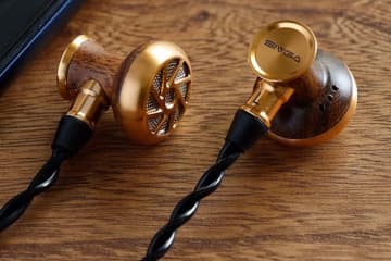 SIVGA、天然木筐体と大口径ドライバ組み合わせたインナーイヤー型イヤフォン「M300」